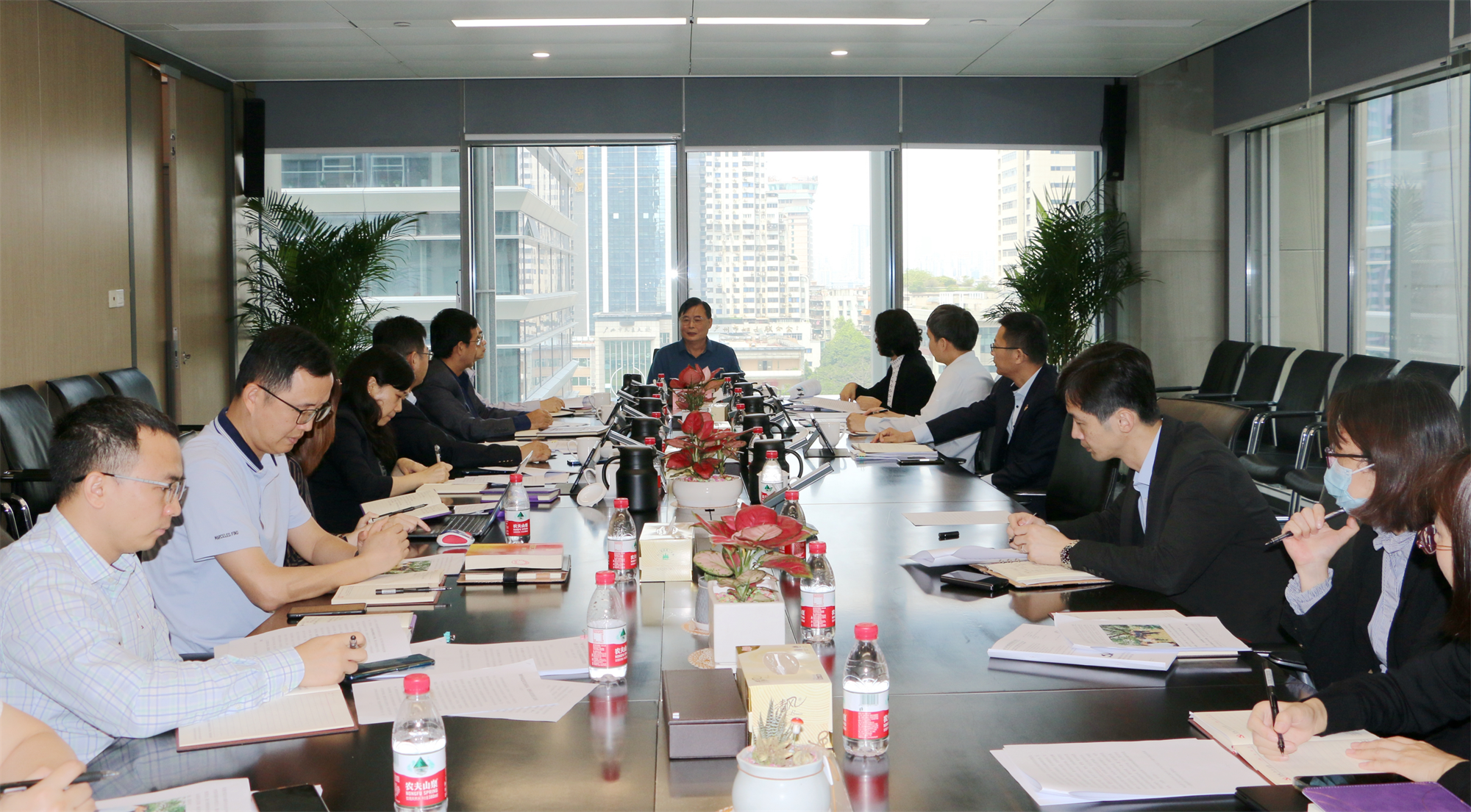 学习贯彻党的二十大精神 | 在服务加快构建新发展格局中推动成人色情网
高质量发展